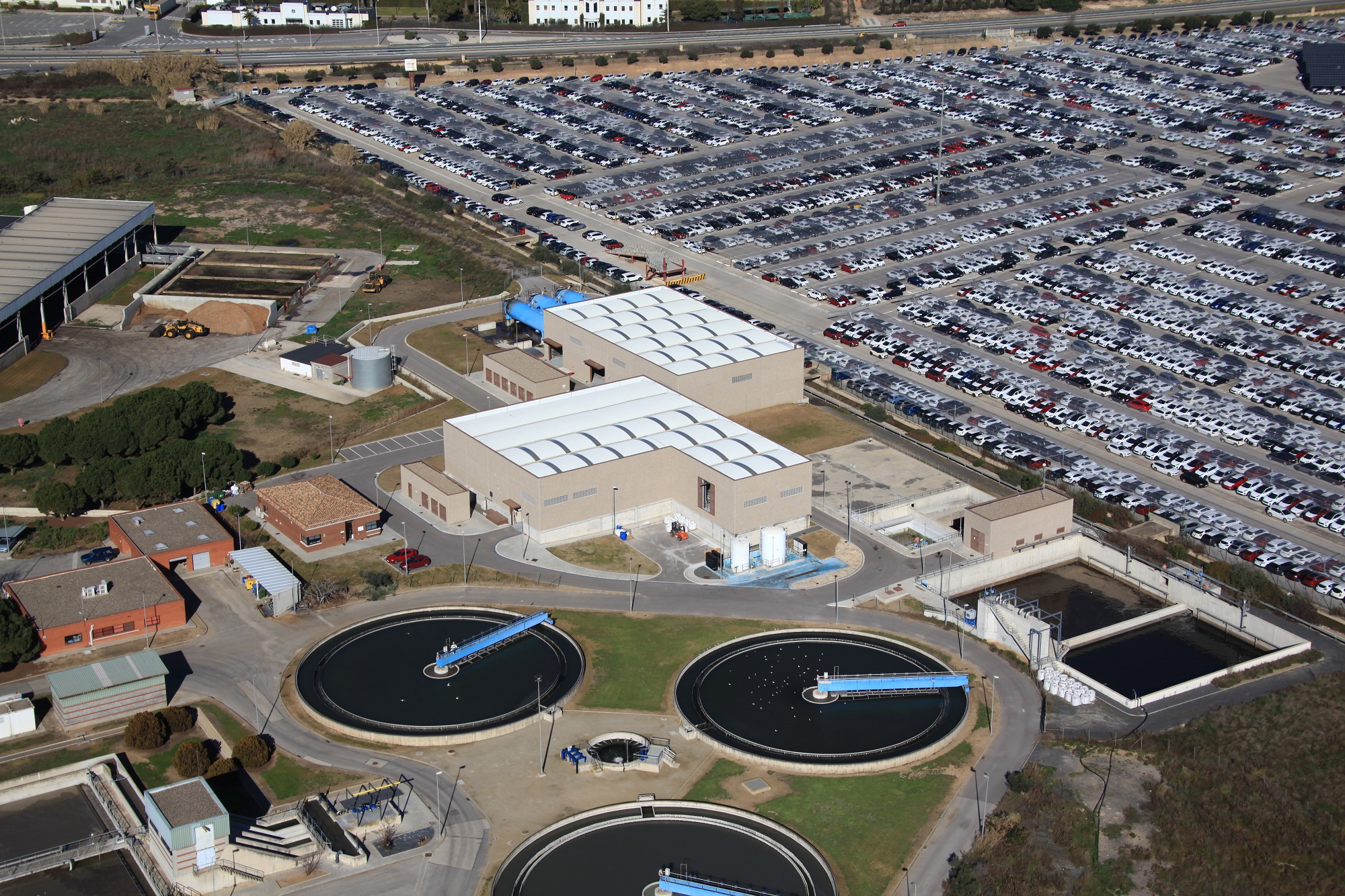 Increasing the capacity to recover water at an industrial complex